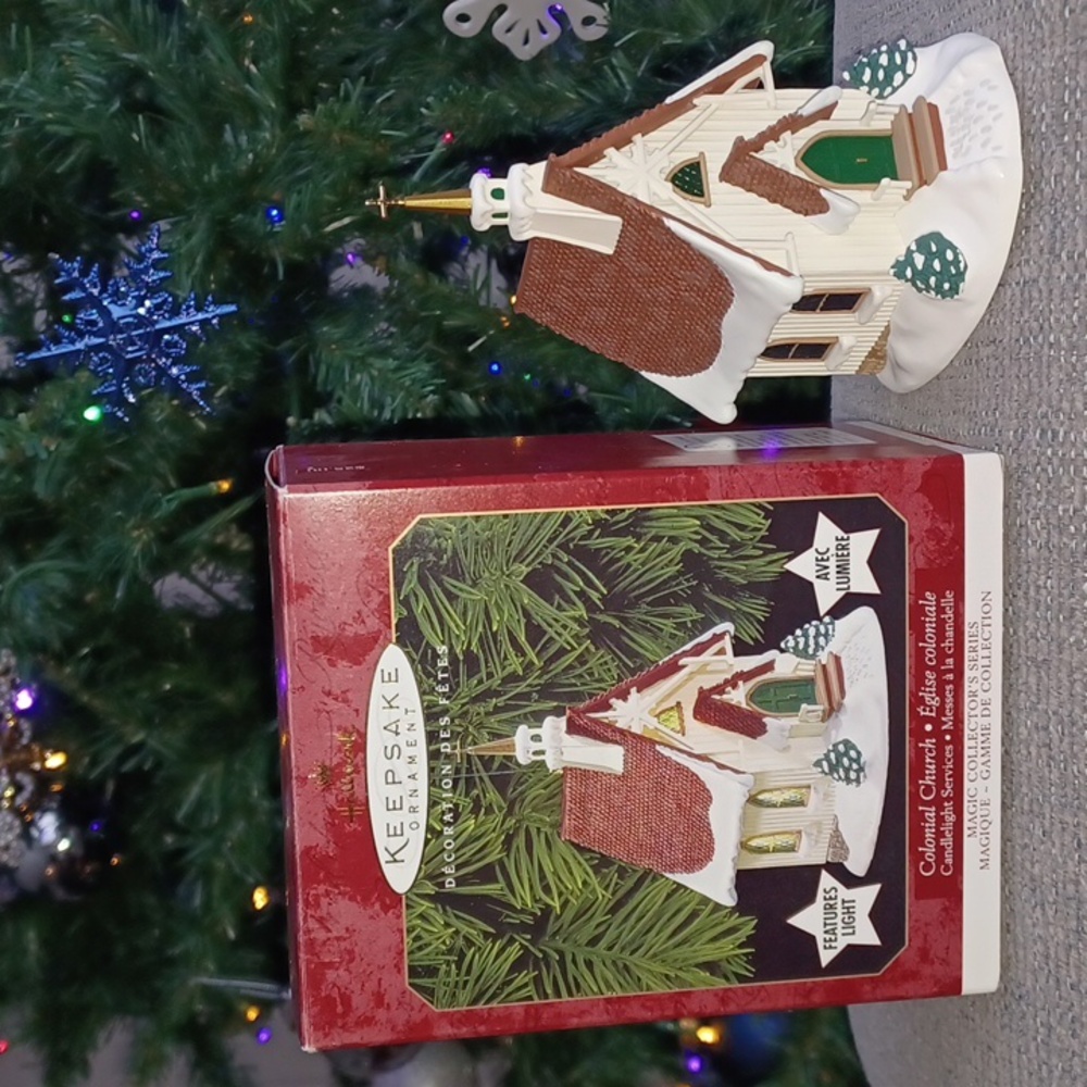Keepsake 1999 Colonial Church Candlelight Services Light Up Handcrafted Ornament